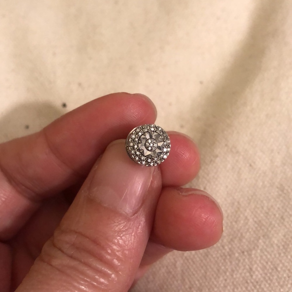 💎 1/10 ct. t.w. Double Halo Diamond Earrings Set in Sterling Silver - Picture 14 of 14